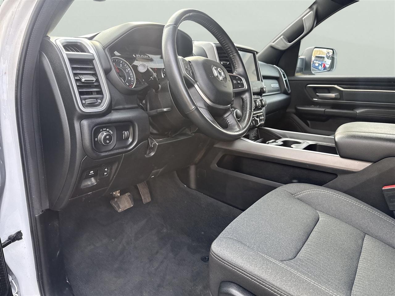 RAM 1500 Big Horn 4x4 Quad Cab 6'4" Box 2022