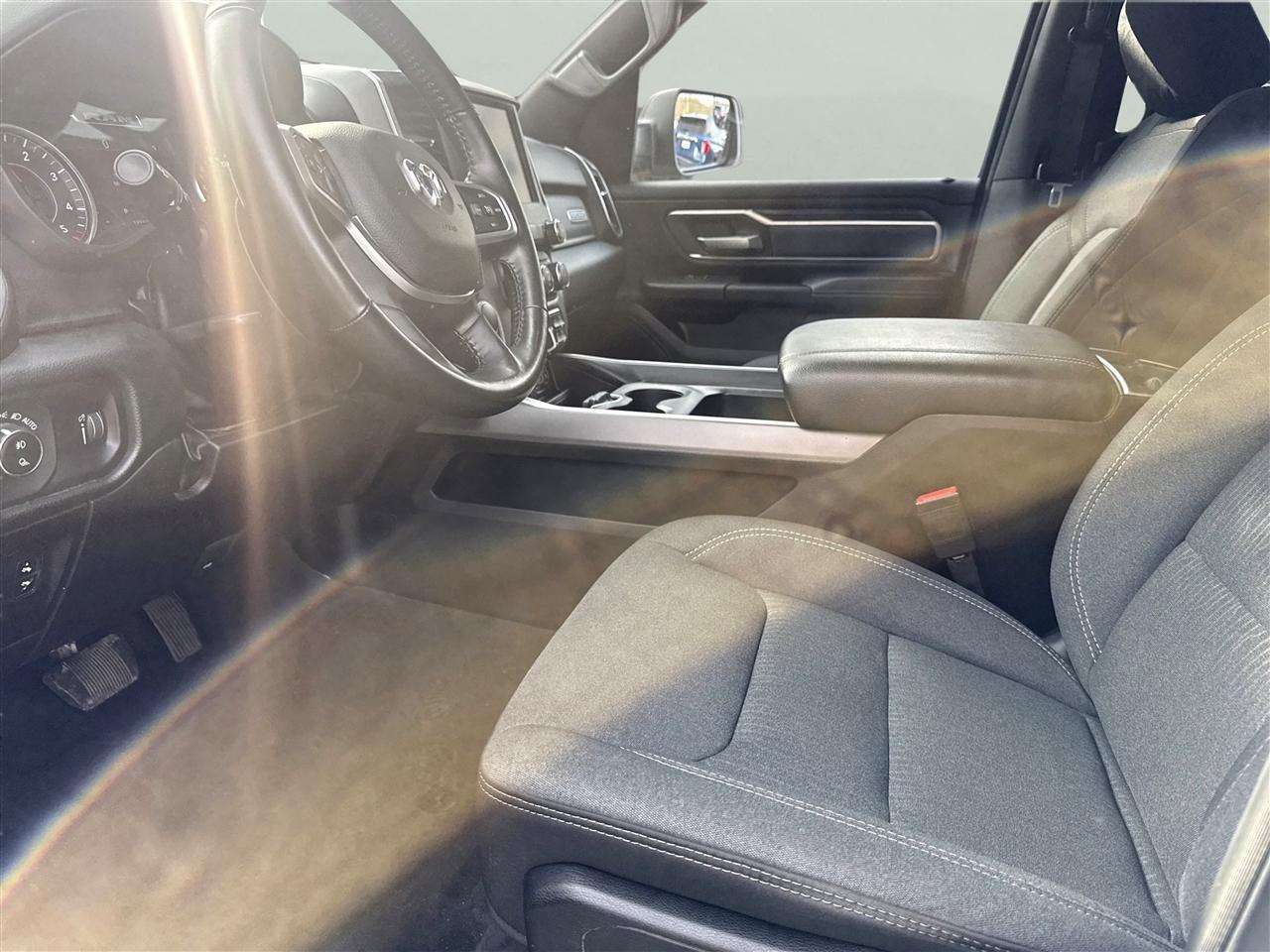 RAM 1500 Big Horn 4x4 Quad Cab 6'4" Box 2022