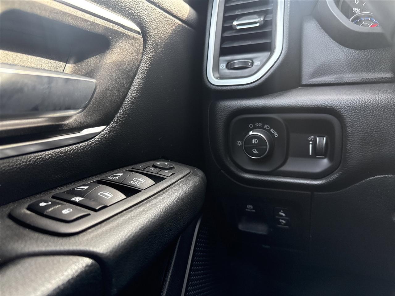 RAM 1500 Big Horn 4x4 Quad Cab 6'4" Box 2022