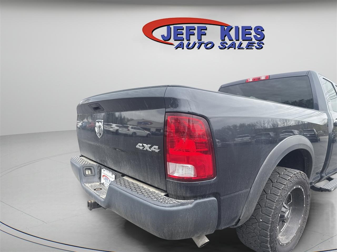 RAM 1500 Classic Express 4x4 Quad Cab 6'4" Box 2019