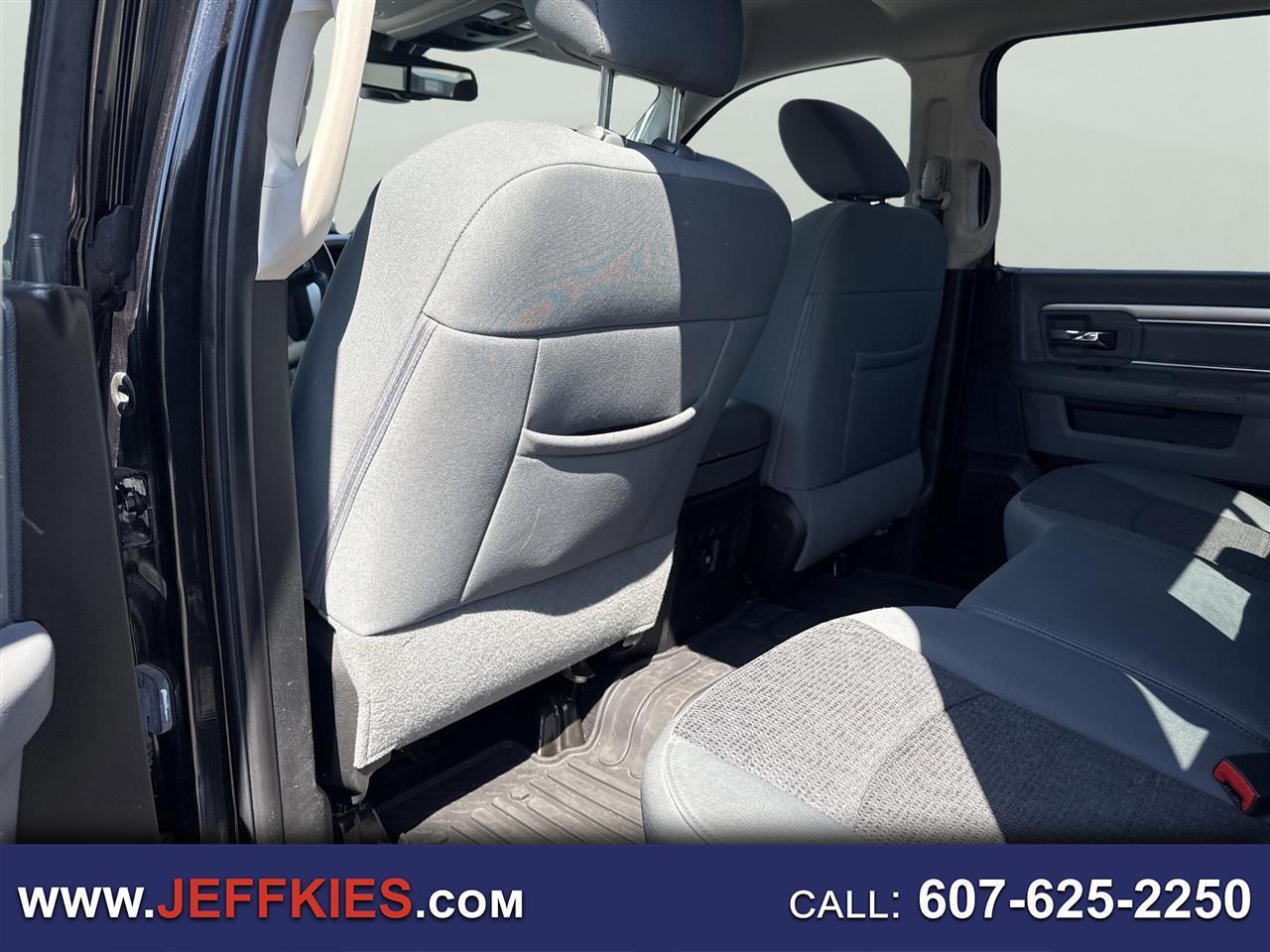 RAM 1500 Big Horn 4x4 Crew Cab 5'7" Box 2018