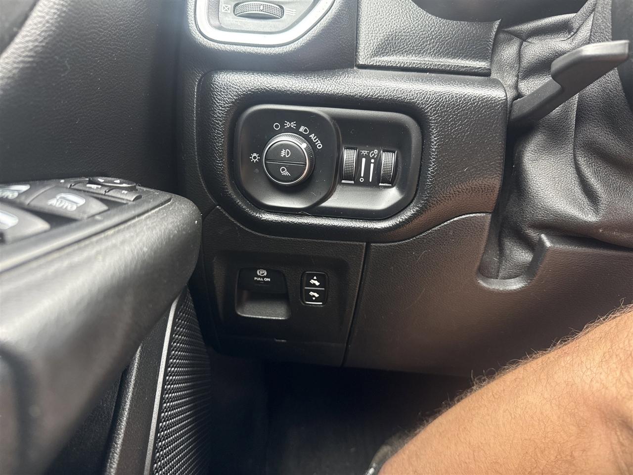 RAM 1500 Big Horn/Lone Star 4x4 Crew Cab 5'7" Box 2019