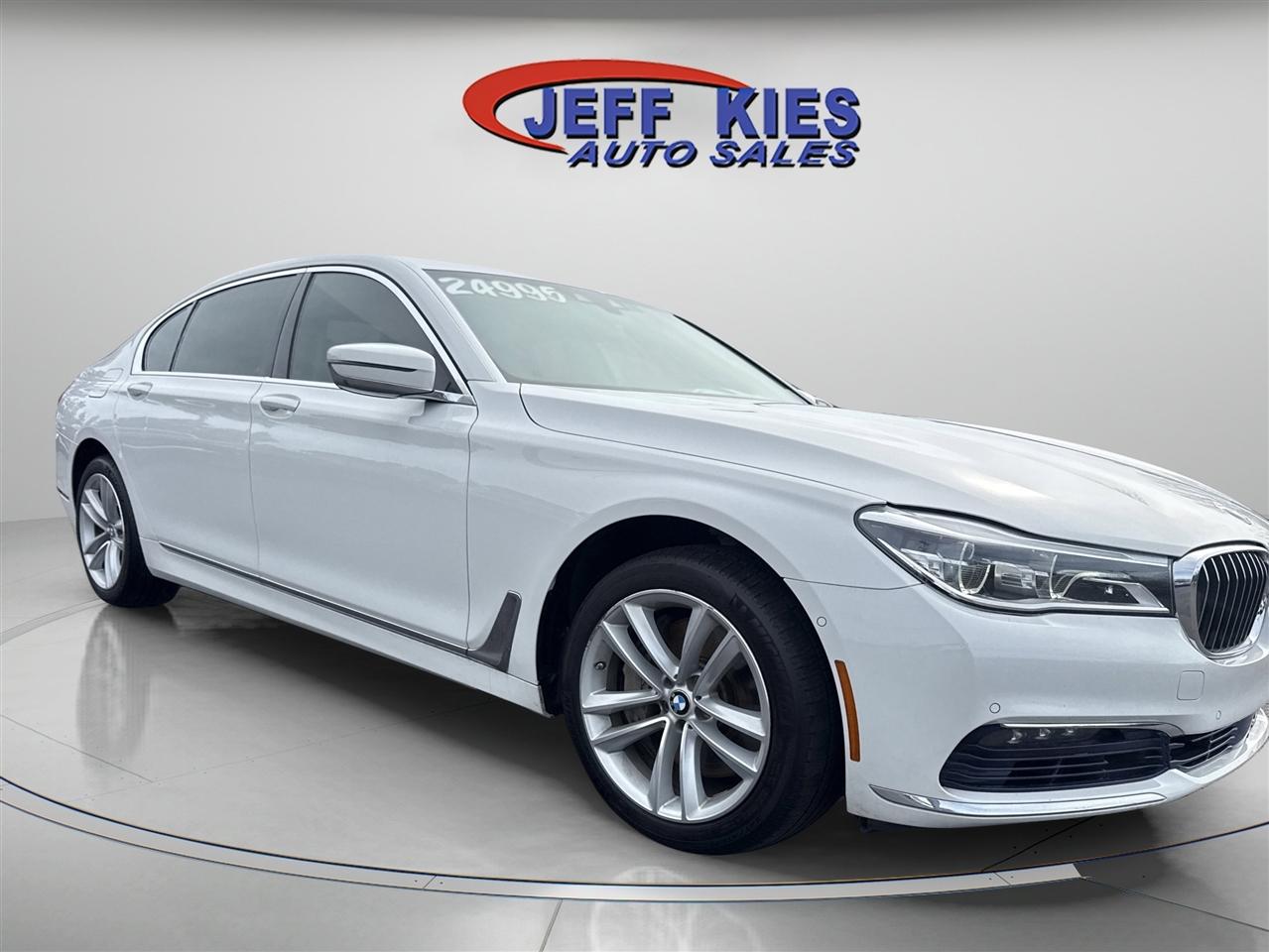 BMW 7 Series 4dr Sdn 750i xDrive AWD 2016