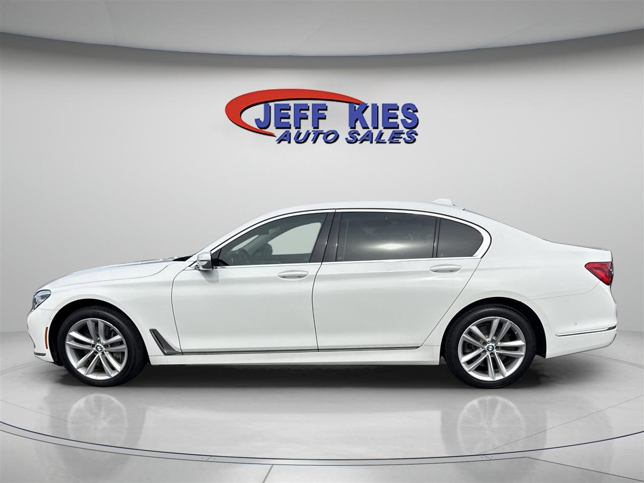 BMW 7 Series 4dr Sdn 750i xDrive AWD 2016