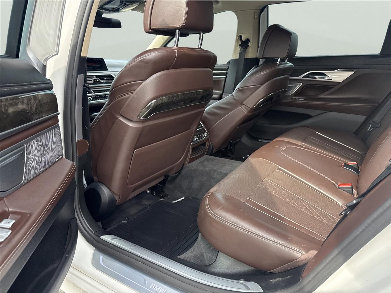 BMW 7 Series 4dr Sdn 750i xDrive AWD 2016