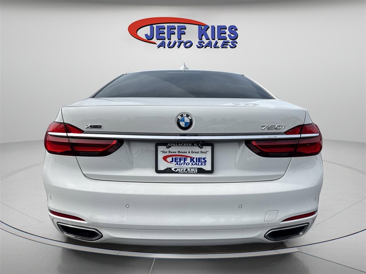 BMW 7 Series 4dr Sdn 750i xDrive AWD 2016