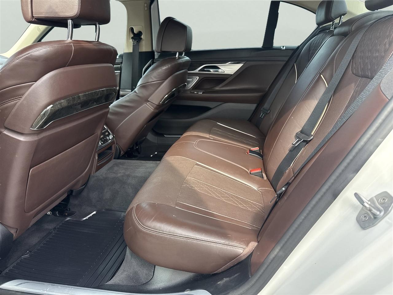 BMW 7 Series 4dr Sdn 750i xDrive AWD 2016