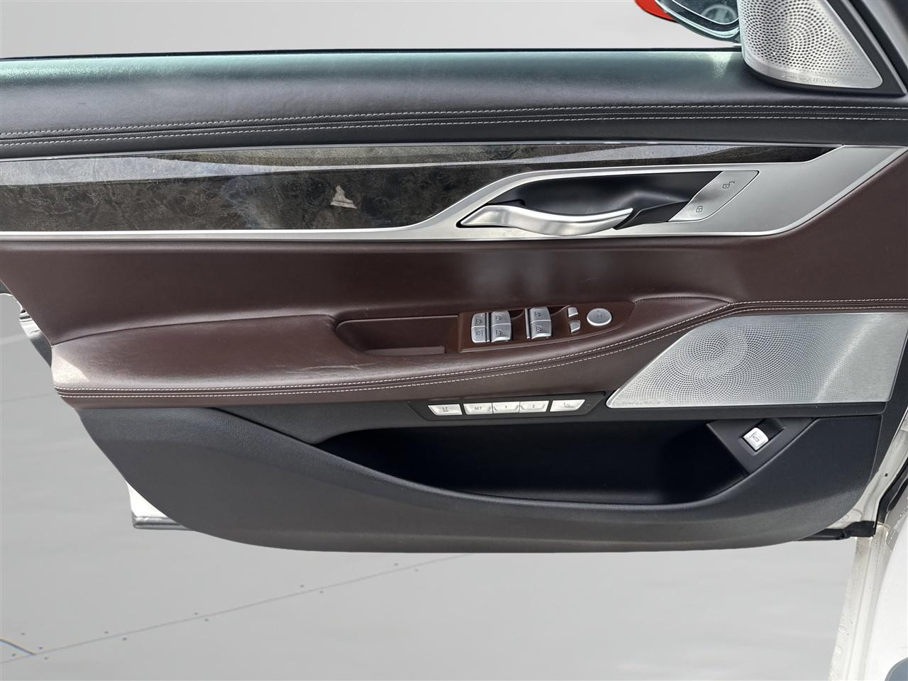 BMW 7 Series 4dr Sdn 750i xDrive AWD 2016