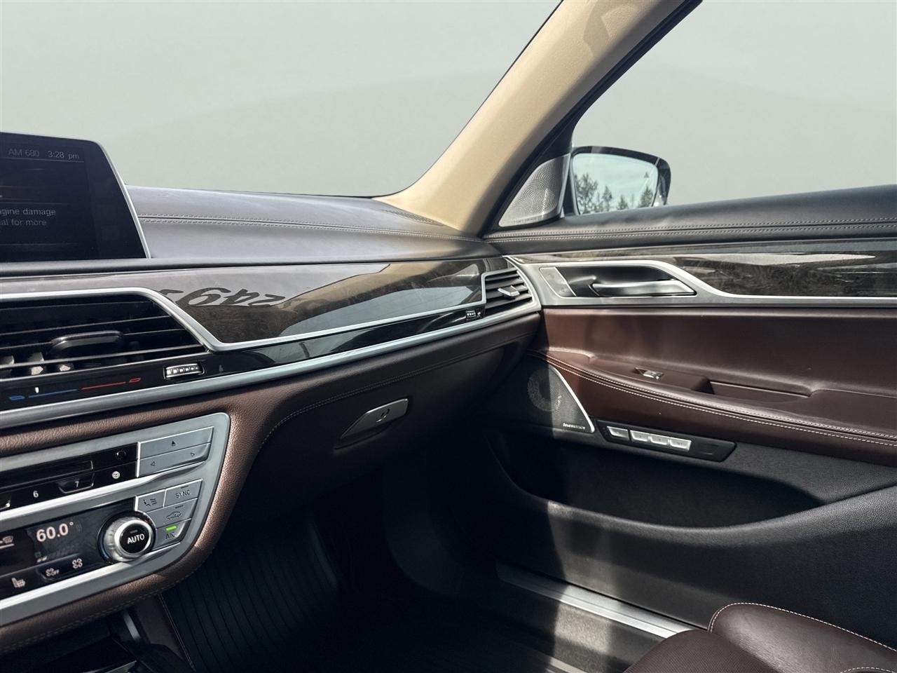 BMW 7 Series 4dr Sdn 750i xDrive AWD 2016