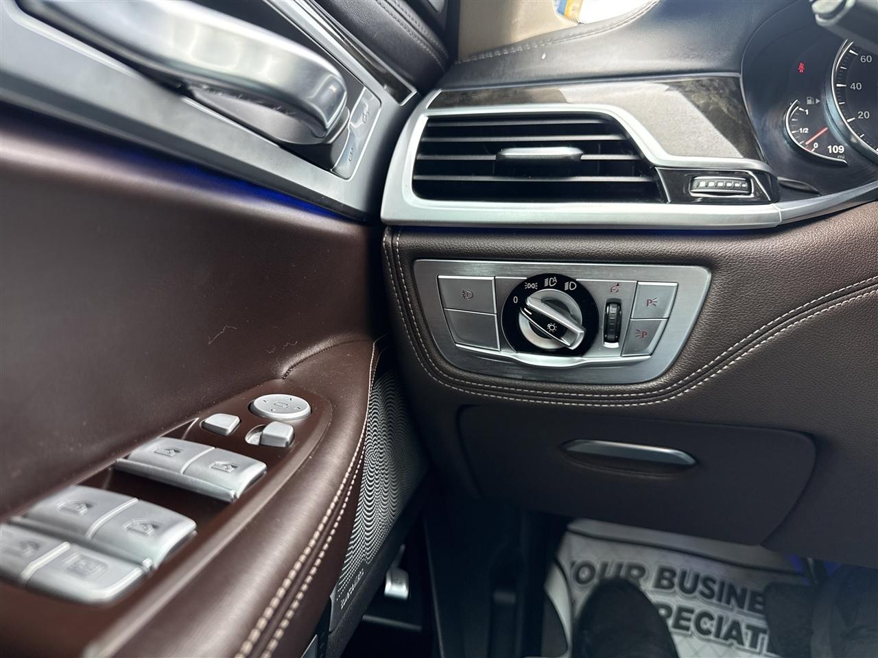 BMW 7 Series 4dr Sdn 750i xDrive AWD 2016