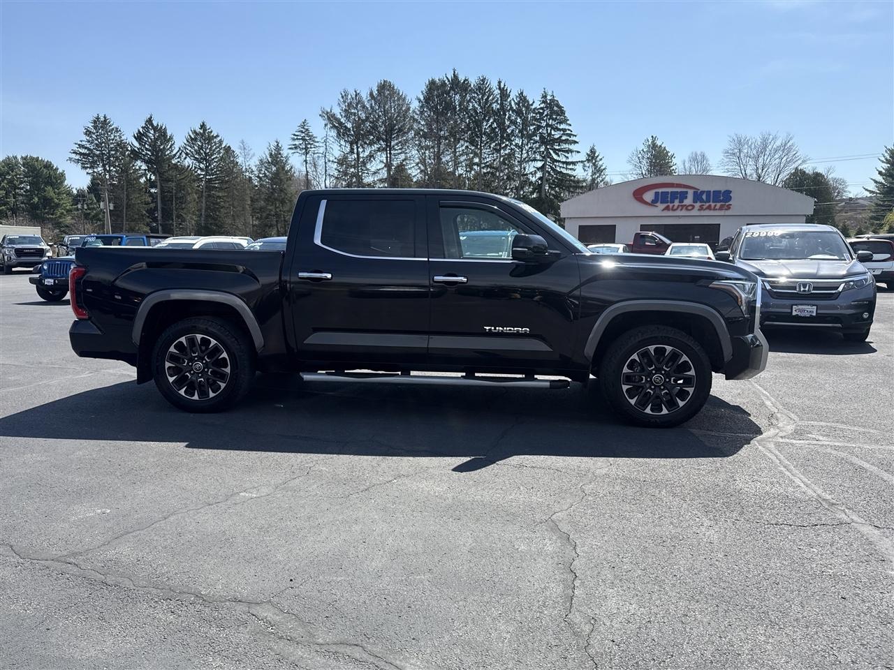 Toyota Tundra 4WD Limited CrewMax 5.5' Bed (Natl) 2023