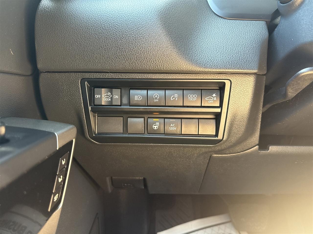 Toyota Tundra 4WD Limited CrewMax 5.5' Bed (Natl) 2023