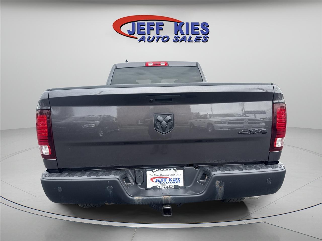 RAM 1500 Classic Warlock 4x4 Quad Cab 6'4" Box 2022