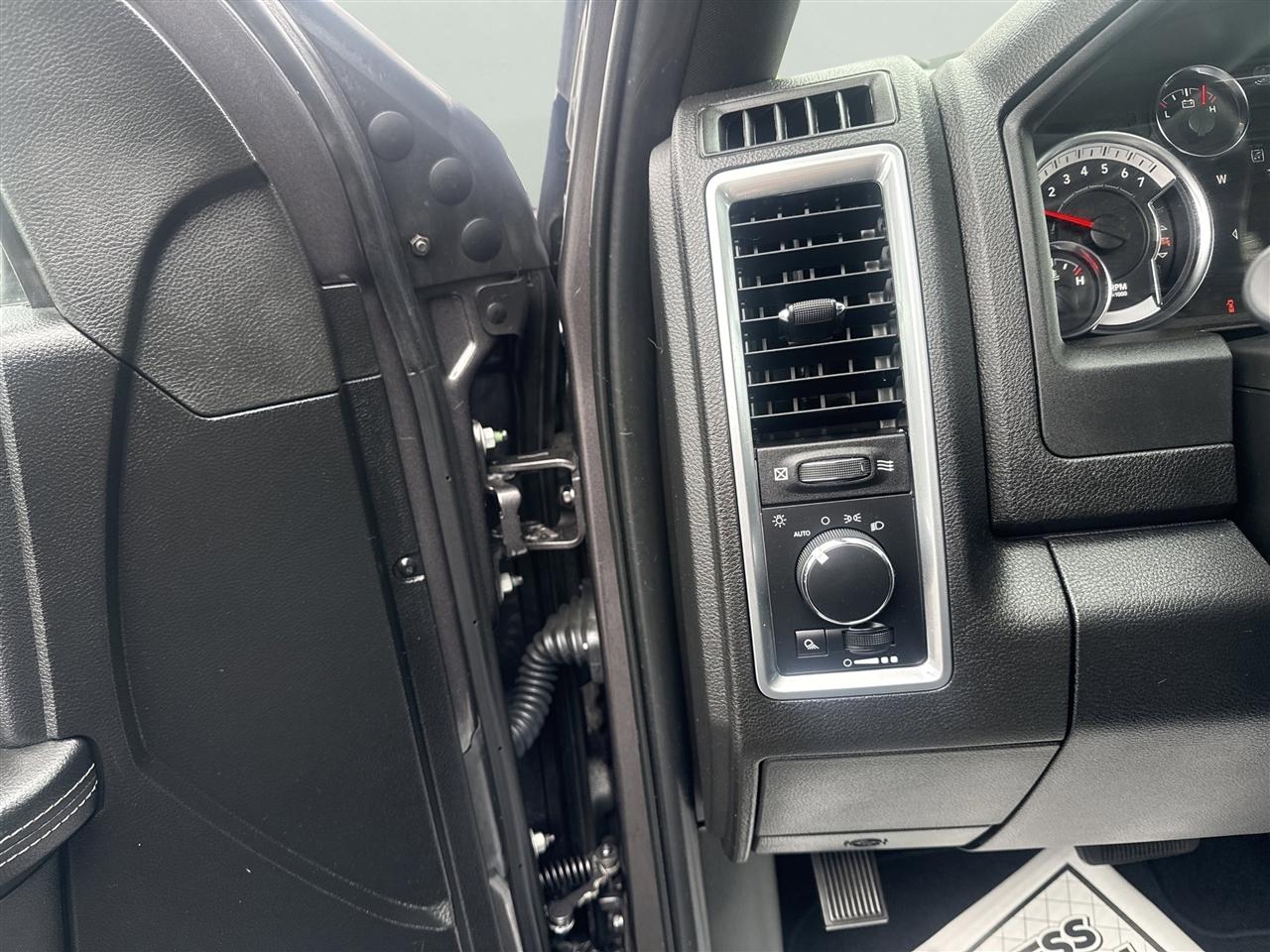 RAM 1500 Classic Warlock 4x4 Quad Cab 6'4" Box 2022