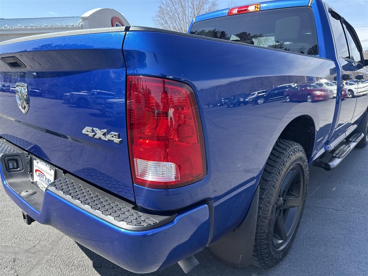 RAM 1500 Express 4x4 Quad Cab 6'4" Box 2018