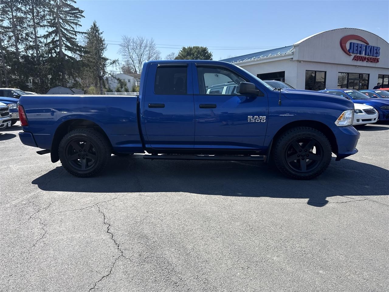RAM 1500 Express 4x4 Quad Cab 6'4" Box 2018
