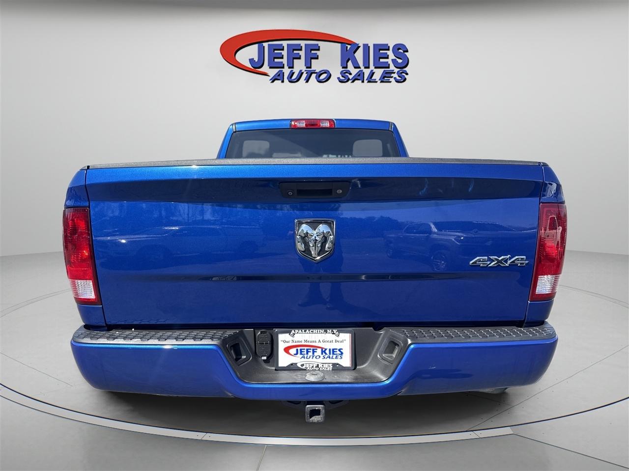 RAM 1500 Express 4x4 Quad Cab 6'4" Box 2018