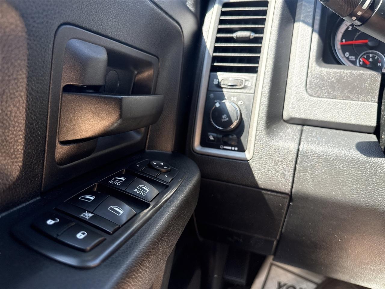 RAM 1500 Express 4x4 Quad Cab 6'4" Box 2018