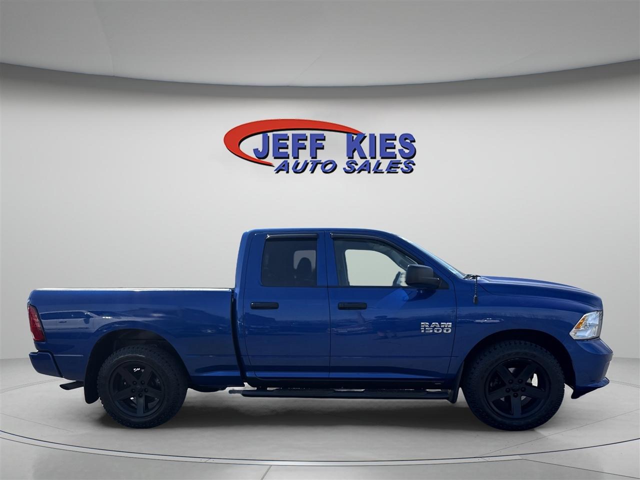 RAM 1500 Express 4x4 Quad Cab 6'4" Box 2018