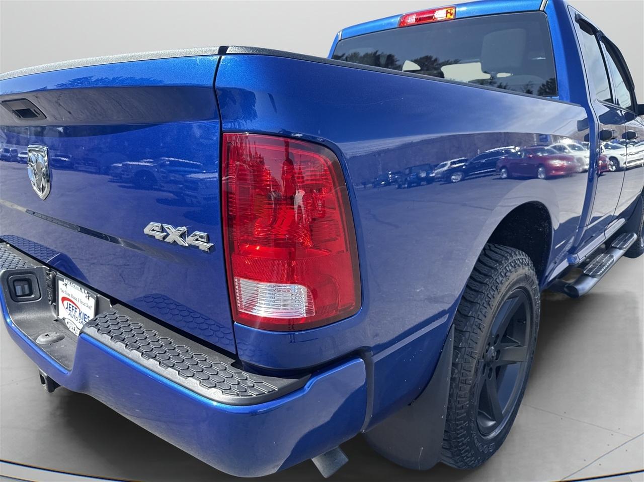 RAM 1500 Express 4x4 Quad Cab 6'4" Box 2018
