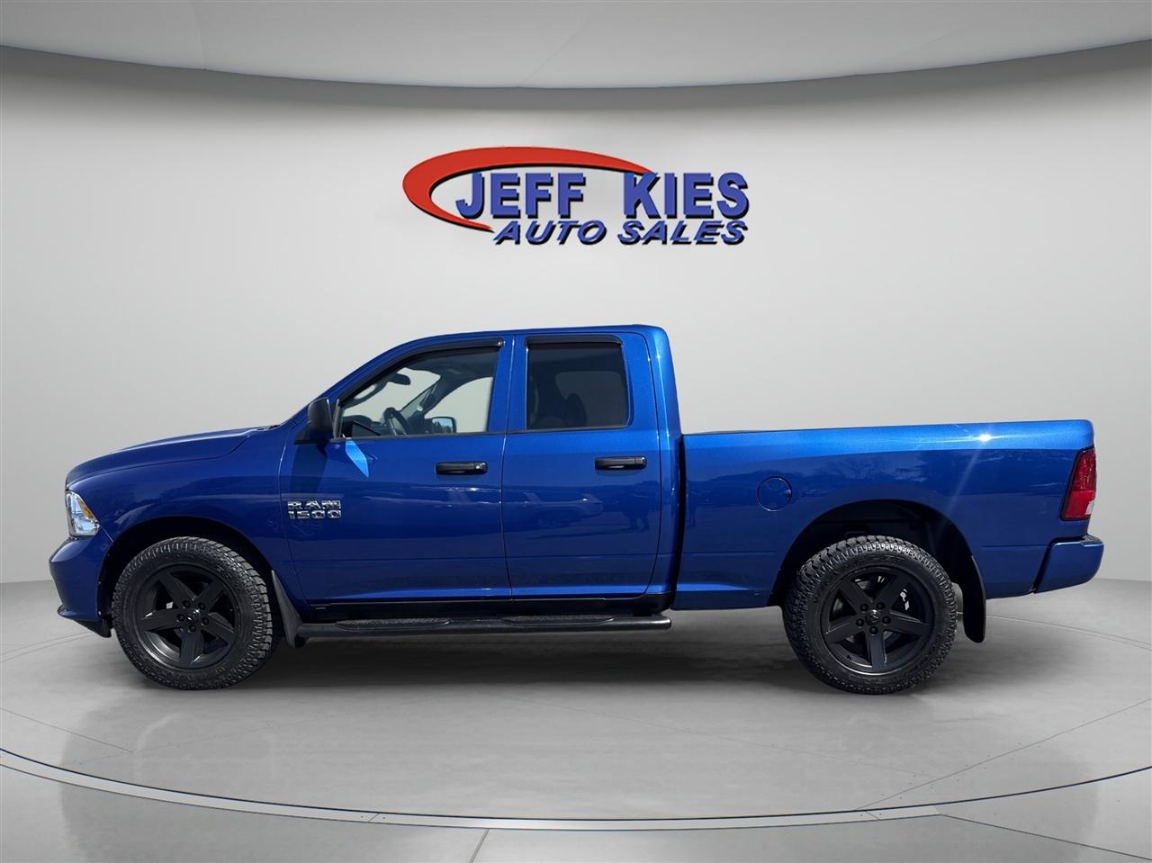 RAM 1500 Express 4x4 Quad Cab 6'4" Box 2018