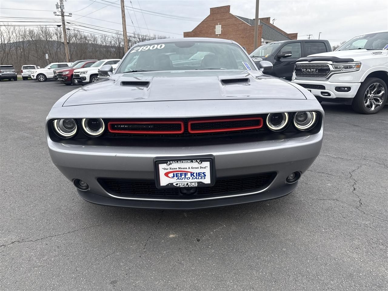 Dodge Challenger SXT Plus RWD 2018