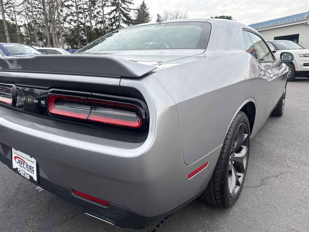 Dodge Challenger SXT Plus RWD 2018
