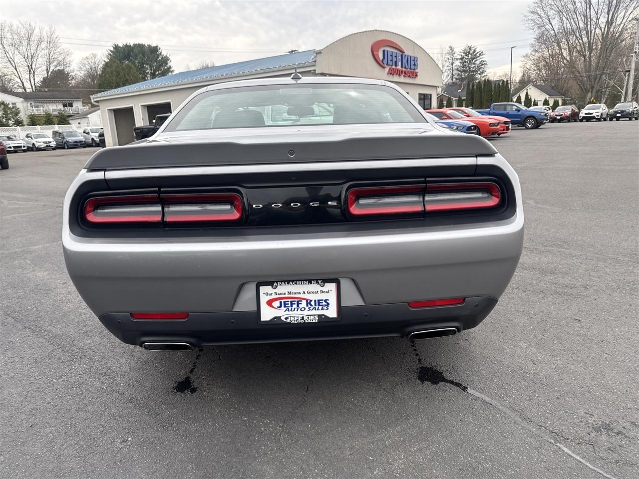 Dodge Challenger SXT Plus RWD 2018