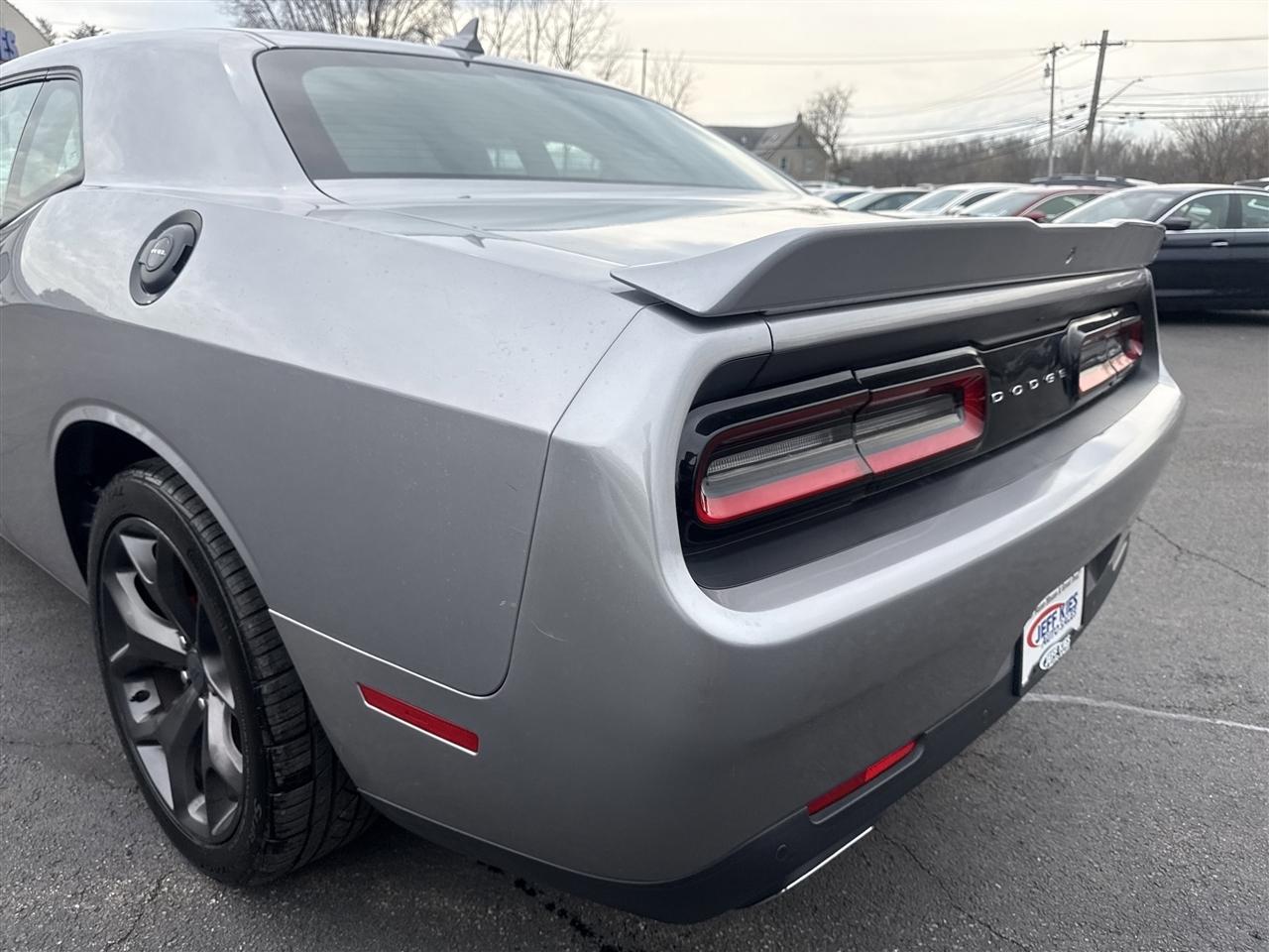 Dodge Challenger SXT Plus RWD 2018
