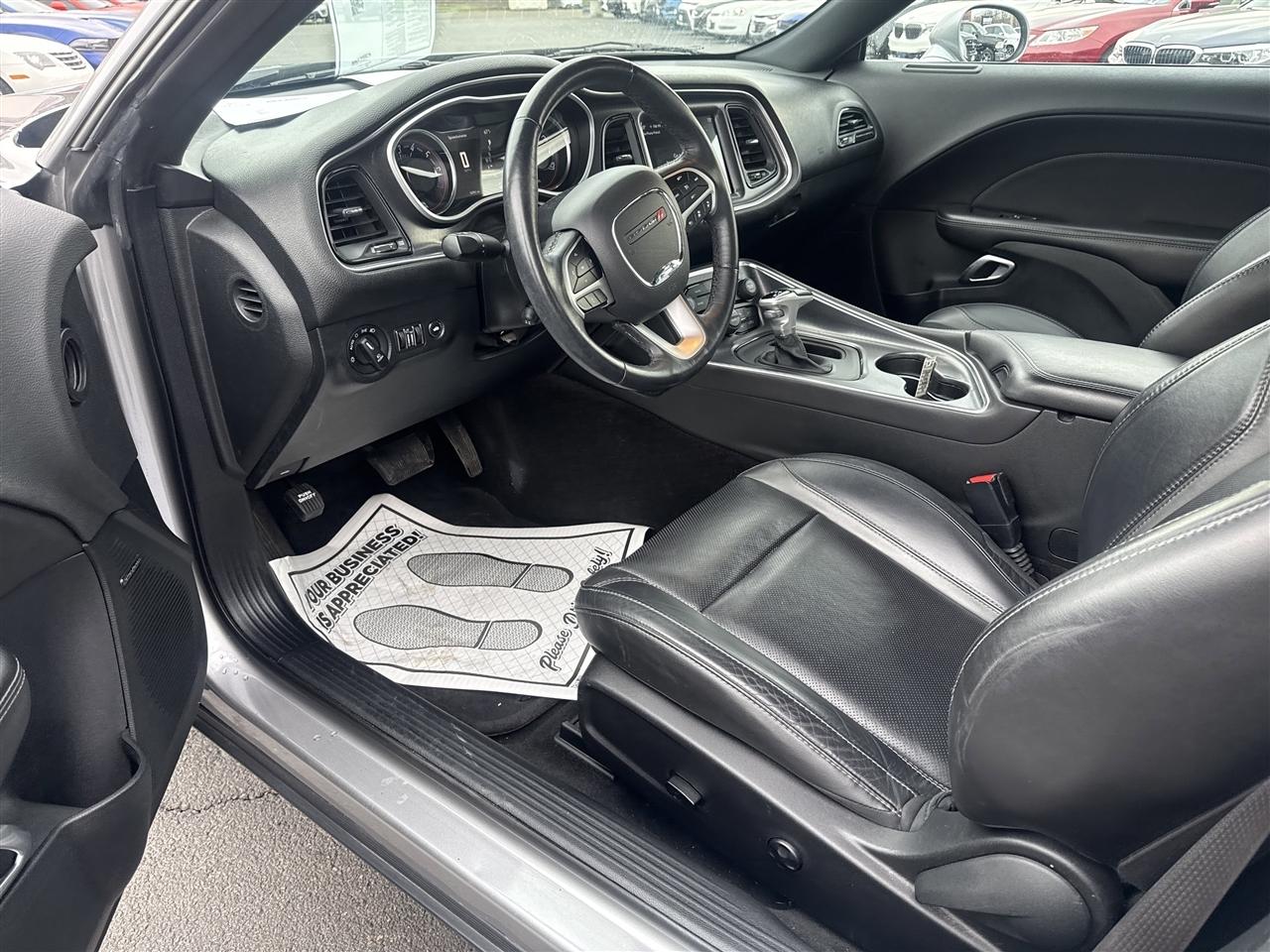 Dodge Challenger SXT Plus RWD 2018