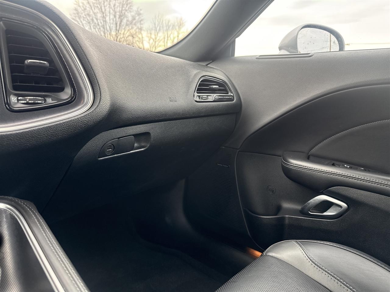 Dodge Challenger SXT Plus RWD 2018