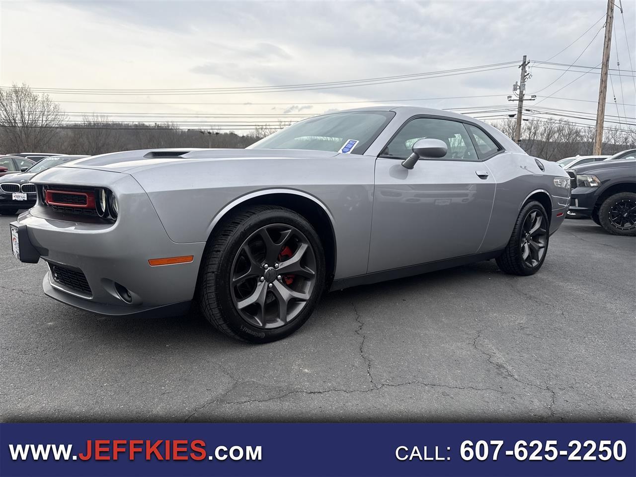 Dodge Challenger SXT Plus RWD 2018