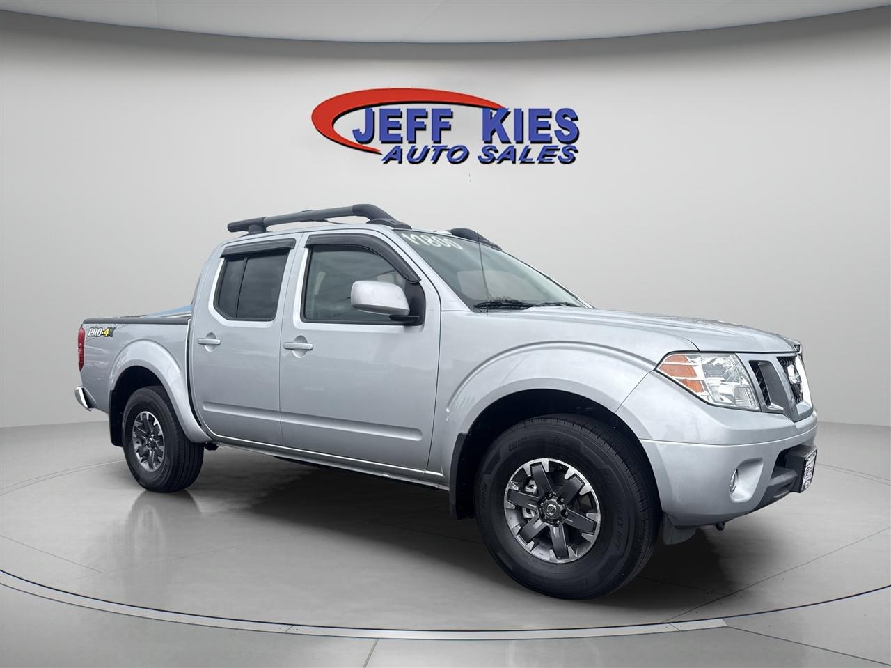 Nissan Frontier 4WD Crew Cab SWB Auto PRO-4X 2015