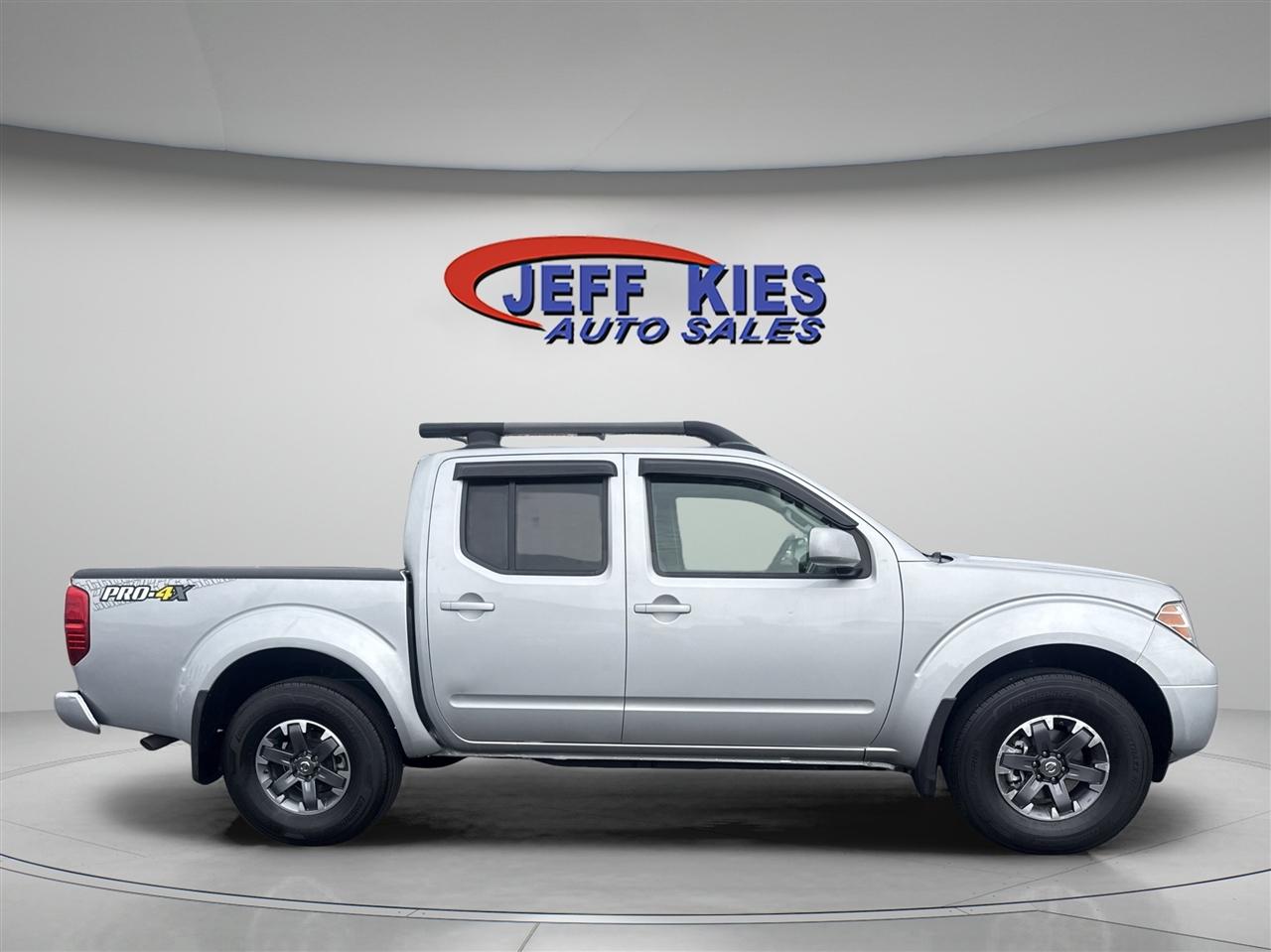 Nissan Frontier 4WD Crew Cab SWB Auto PRO-4X 2015