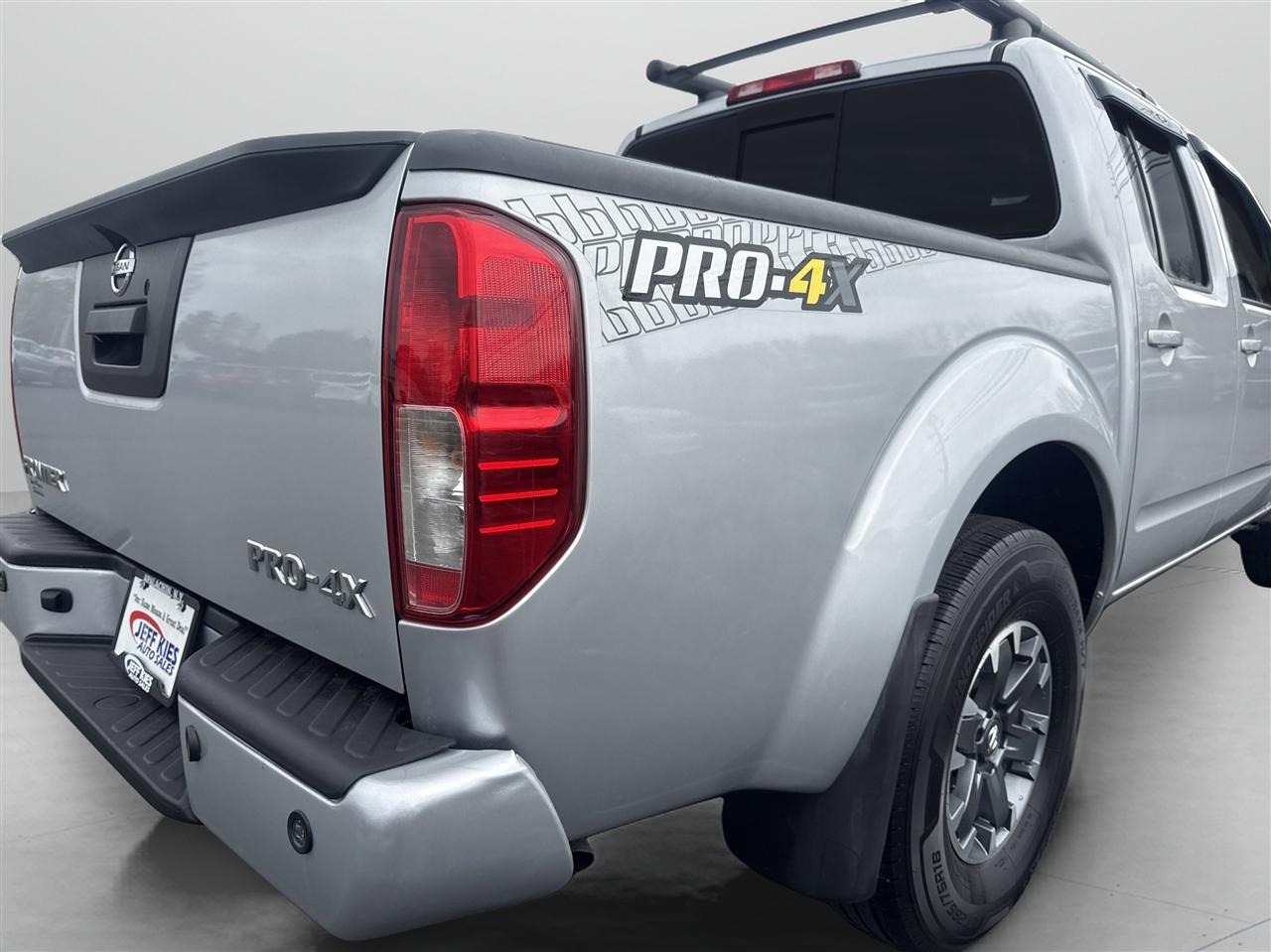 Nissan Frontier 4WD Crew Cab SWB Auto PRO-4X 2015
