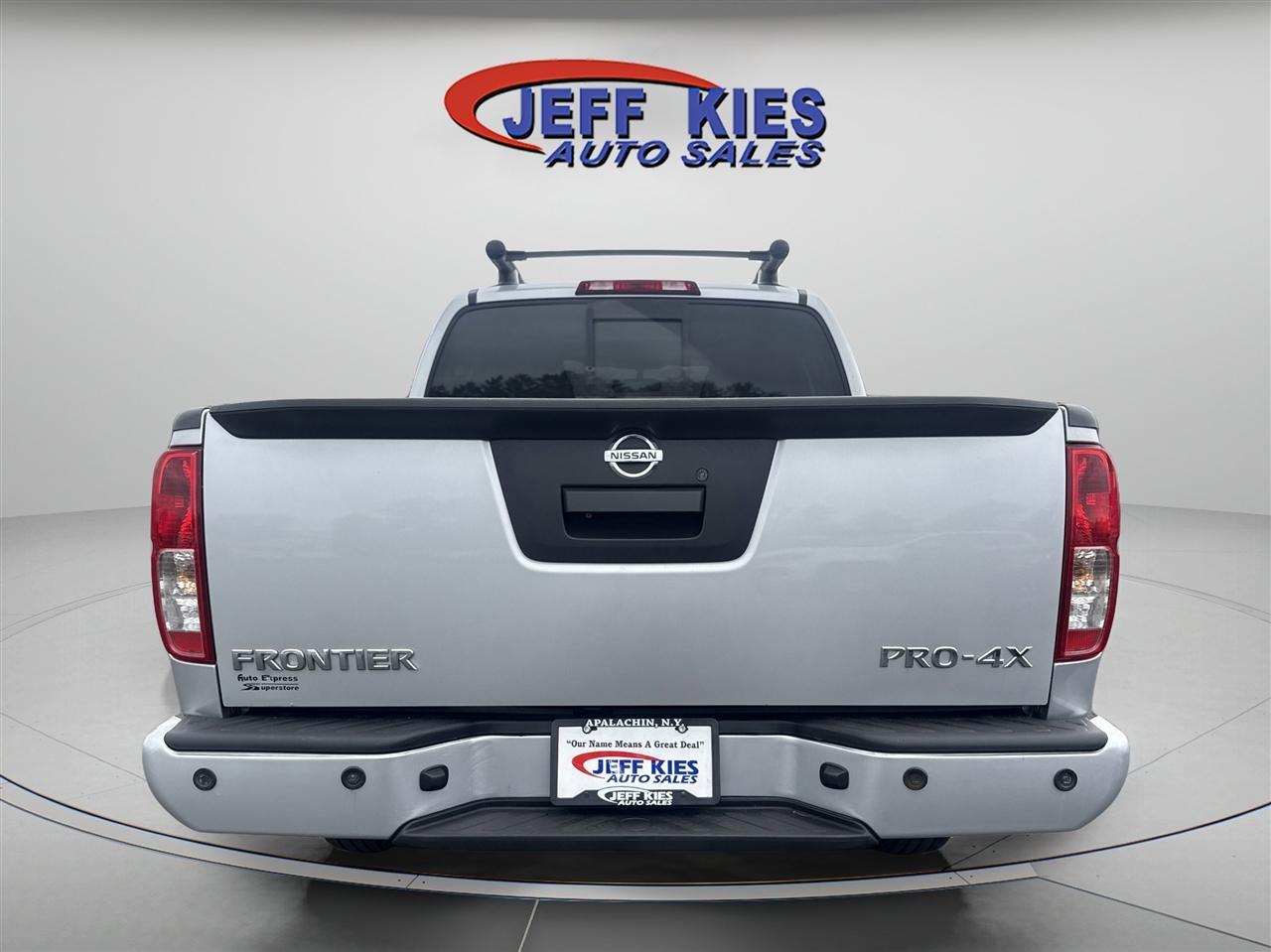 Nissan Frontier 4WD Crew Cab SWB Auto PRO-4X 2015