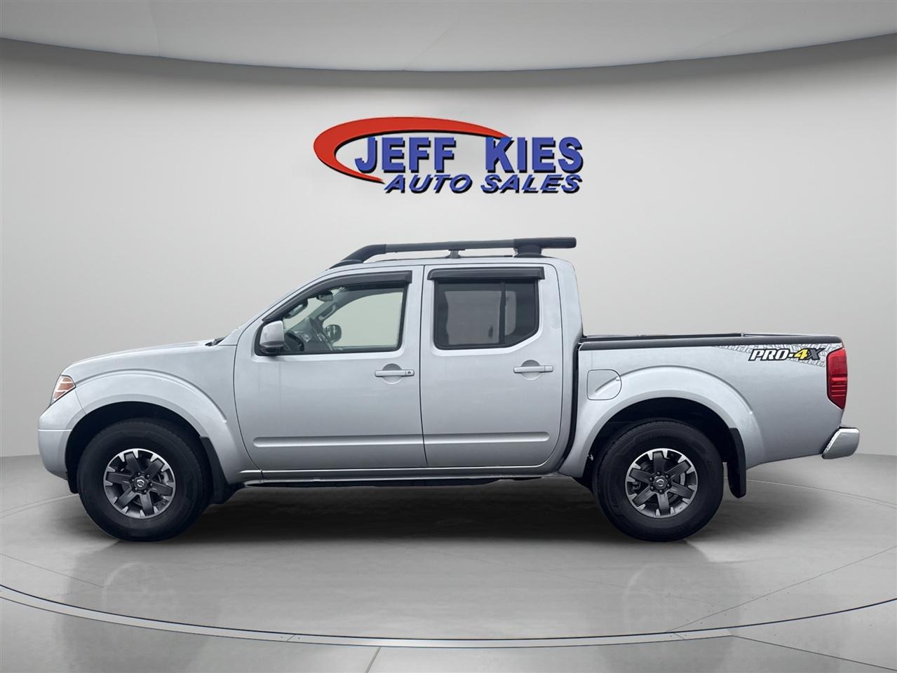 Nissan Frontier 4WD Crew Cab SWB Auto PRO-4X 2015