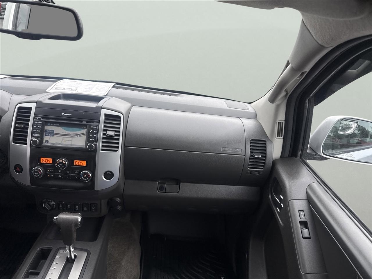Nissan Frontier 4WD Crew Cab SWB Auto PRO-4X 2015