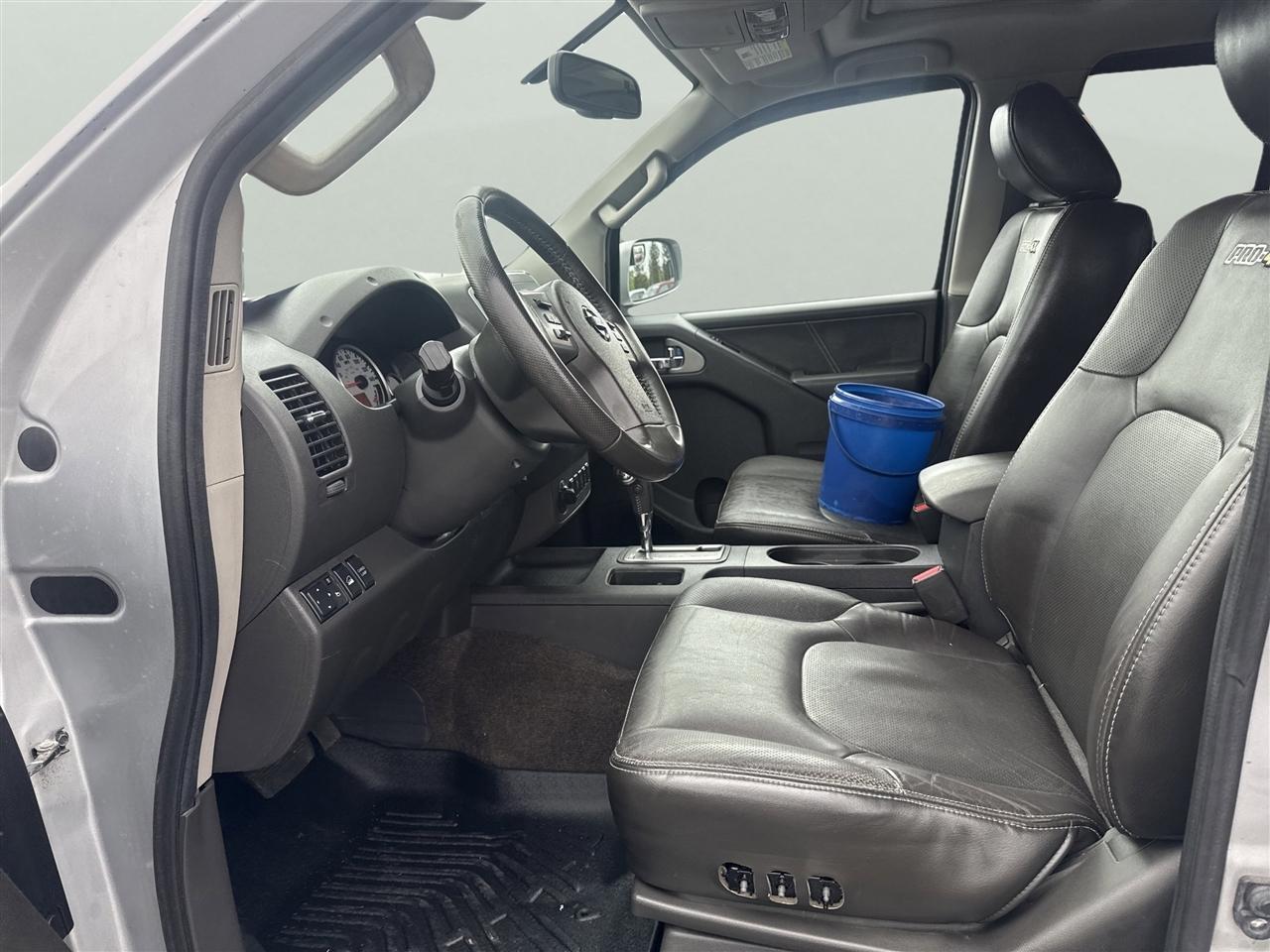 Nissan Frontier 4WD Crew Cab SWB Auto PRO-4X 2015