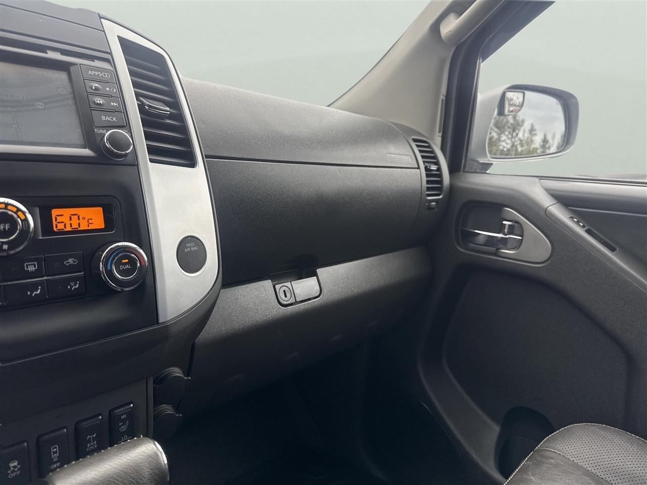 Nissan Frontier 4WD Crew Cab SWB Auto PRO-4X 2015