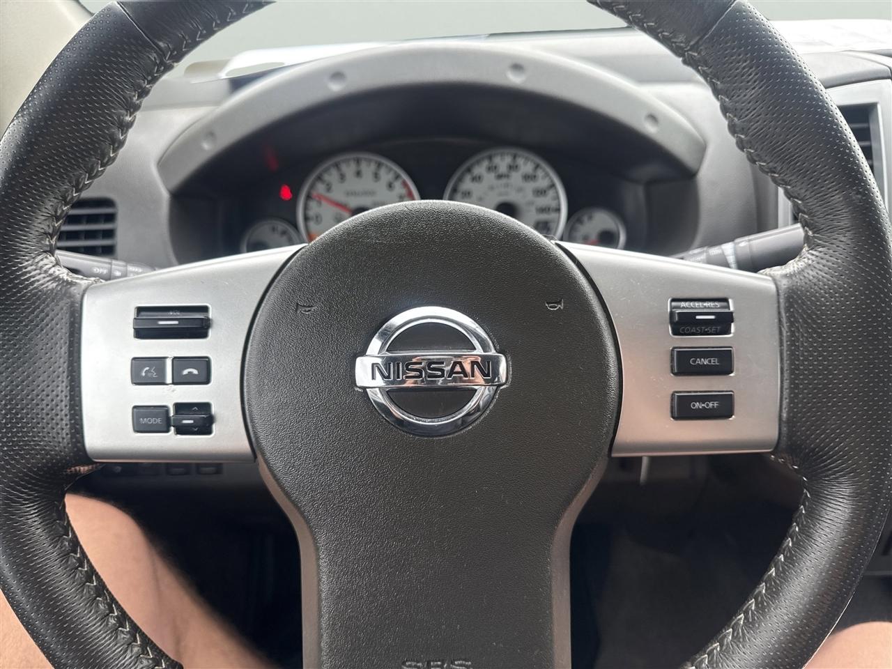 Nissan Frontier 4WD Crew Cab SWB Auto PRO-4X 2015