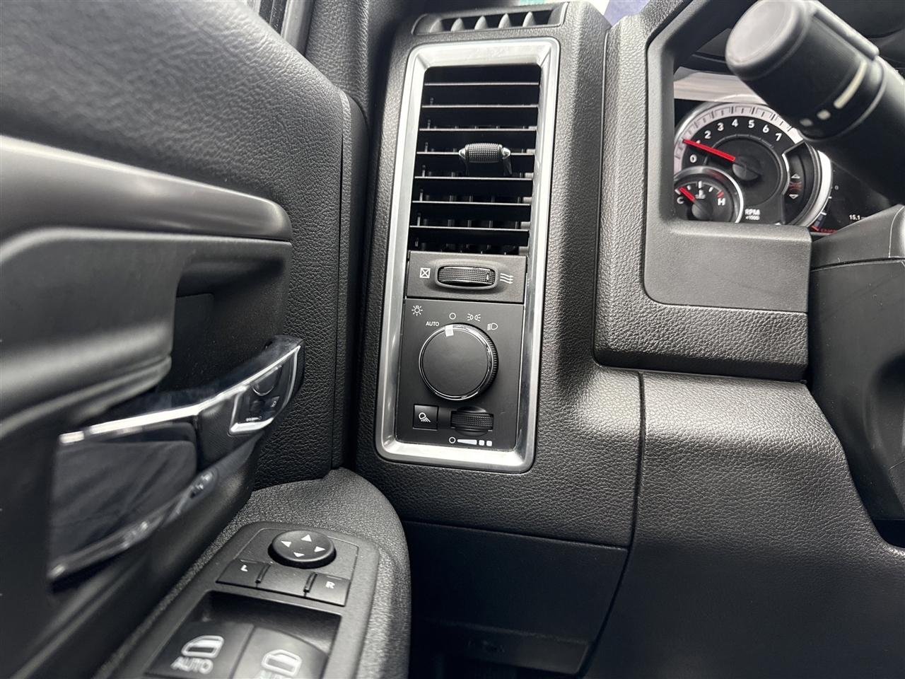 RAM 1500 Classic Warlock 4x4 Quad Cab 6'4" Box 2021