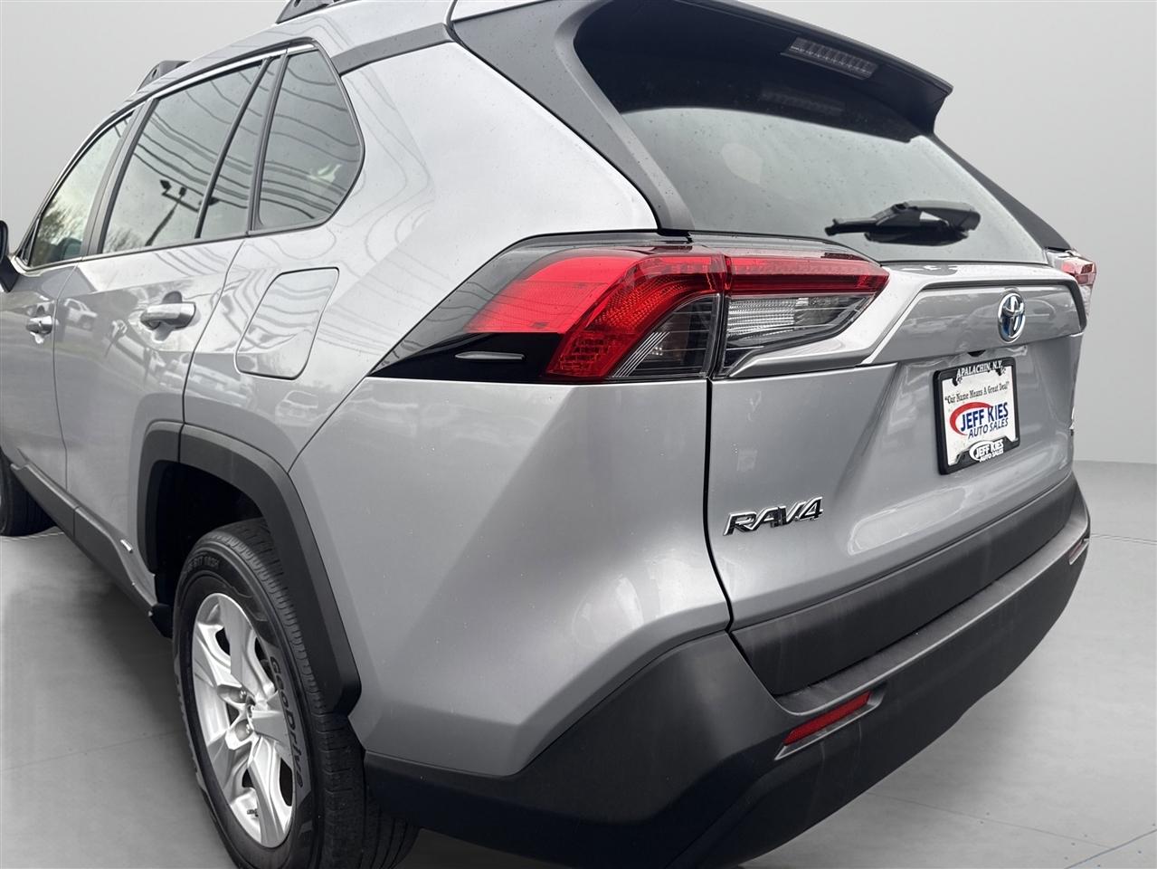 Toyota RAV4 Hybrid LE AWD (Natl) 2019