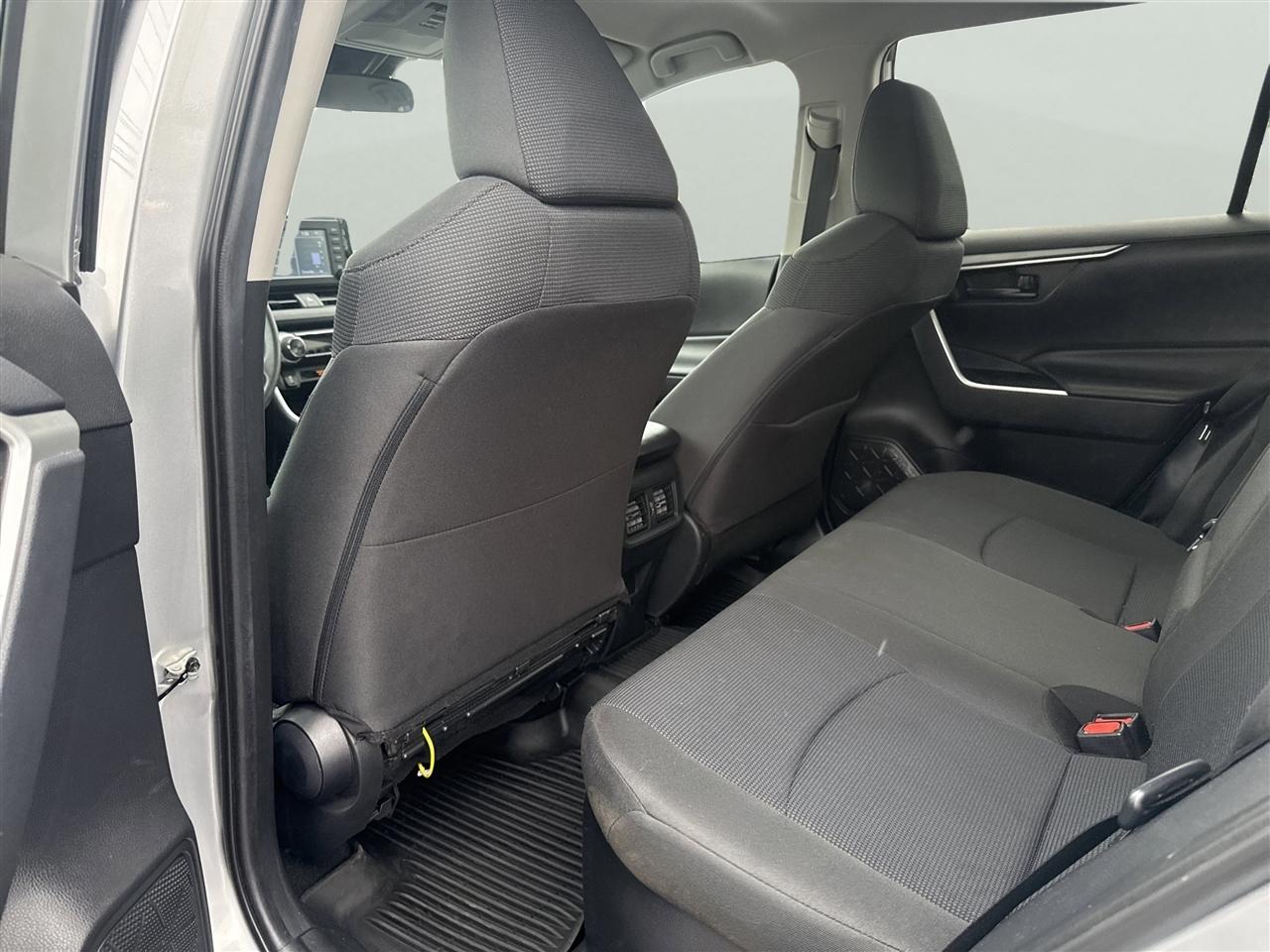 Toyota RAV4 Hybrid LE AWD (Natl) 2019