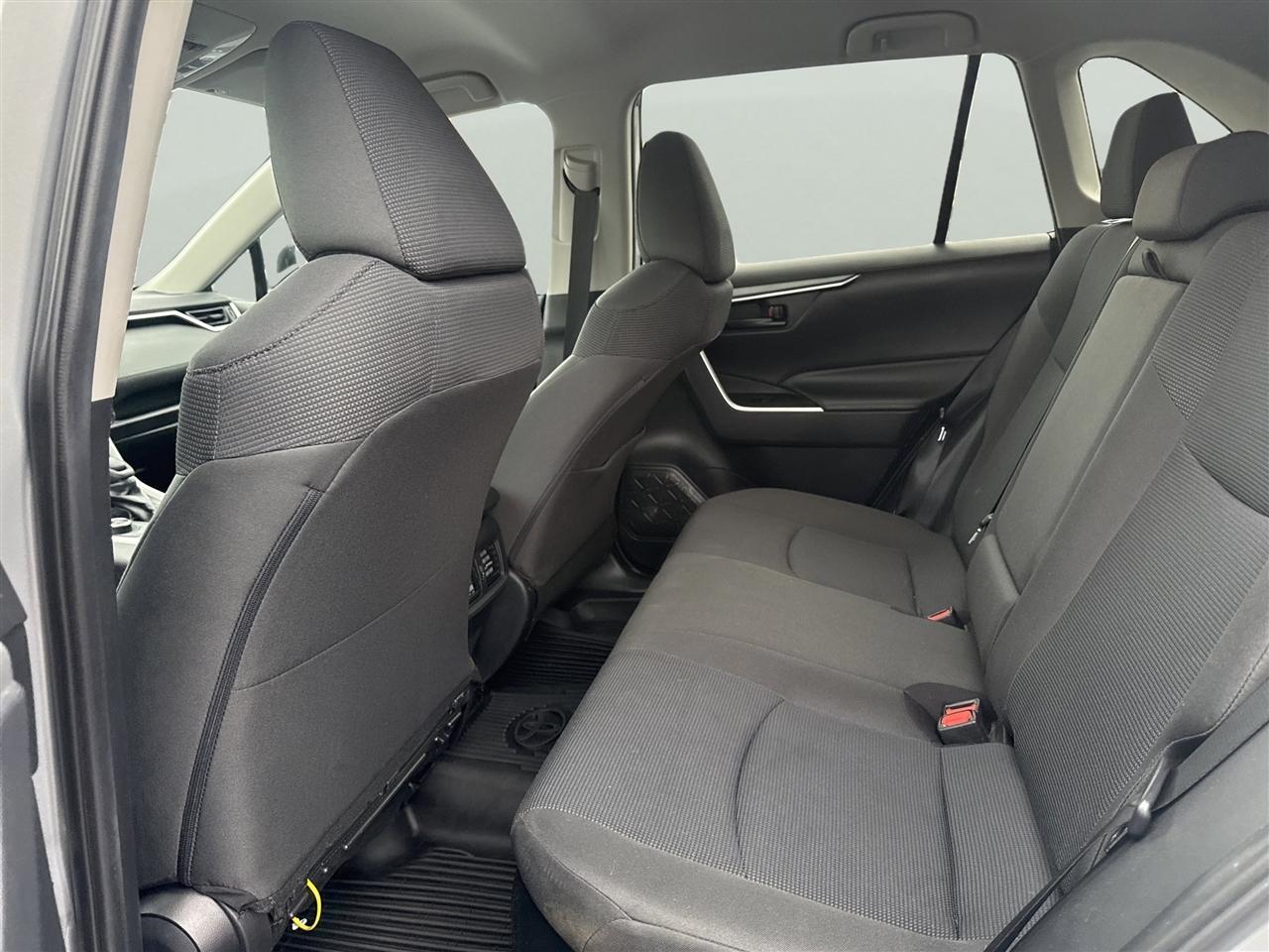 Toyota RAV4 Hybrid LE AWD (Natl) 2019