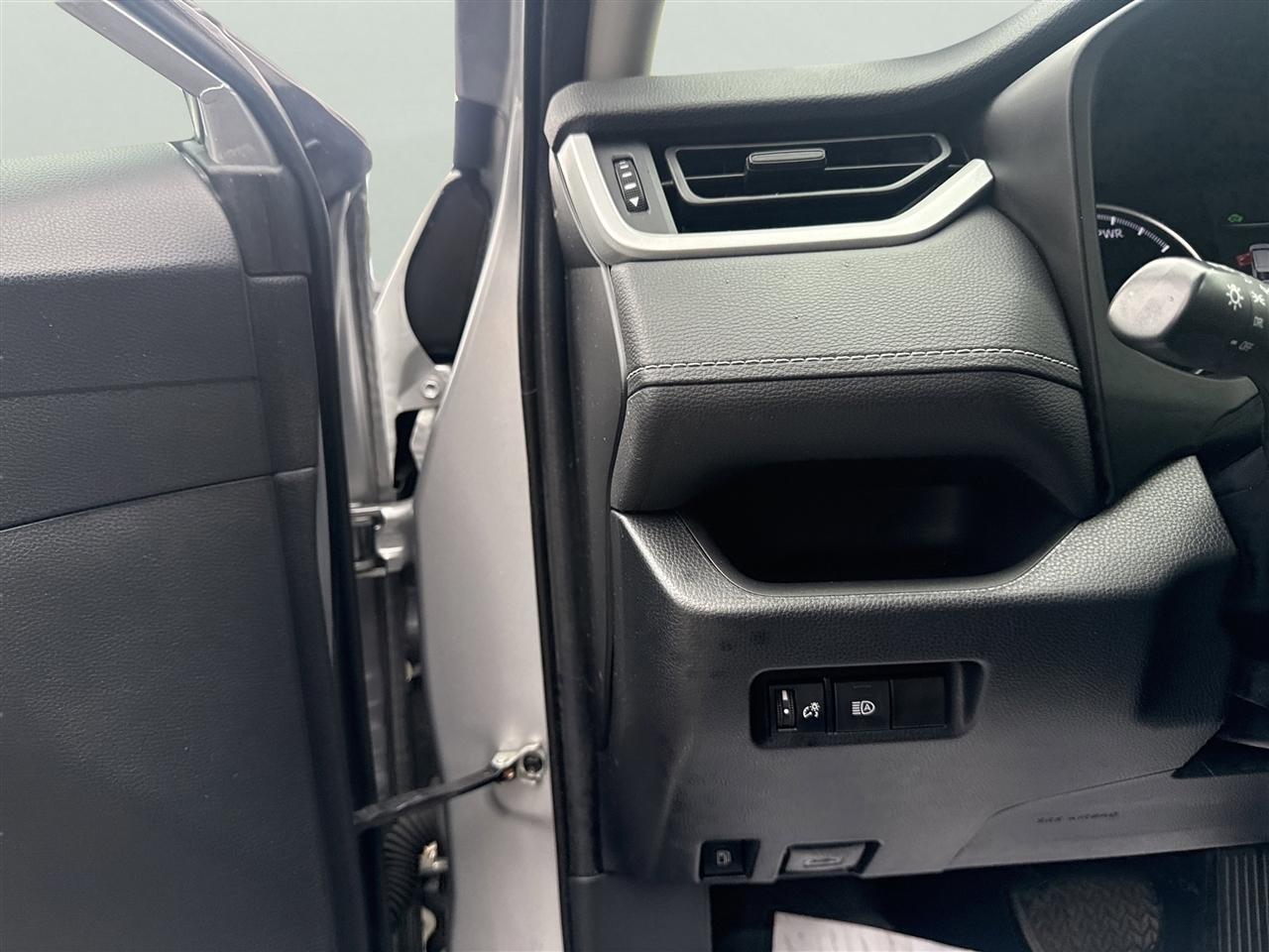 Toyota RAV4 Hybrid LE AWD (Natl) 2019