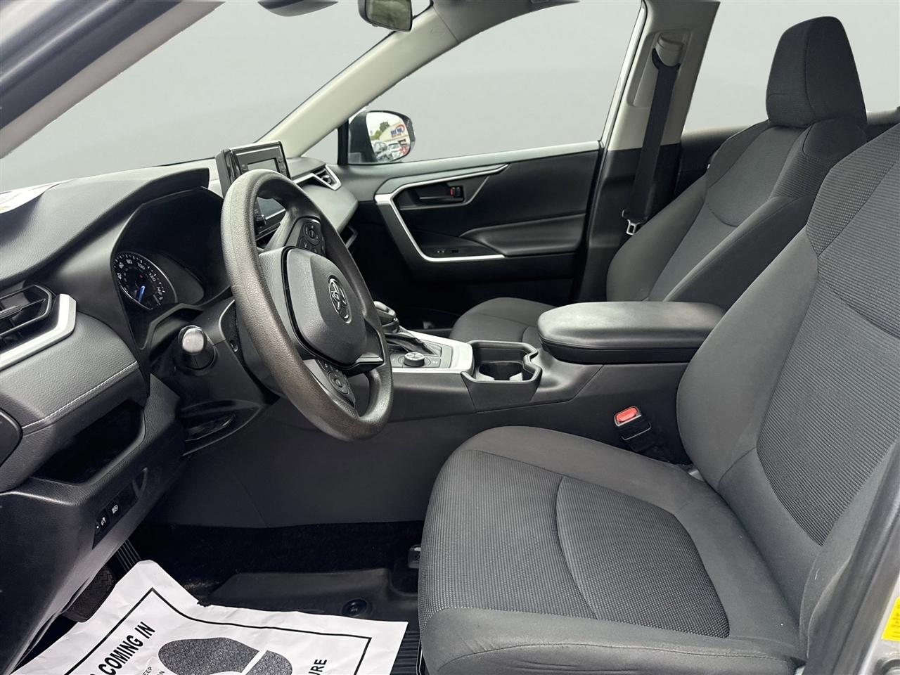 Toyota RAV4 Hybrid LE AWD (Natl) 2019