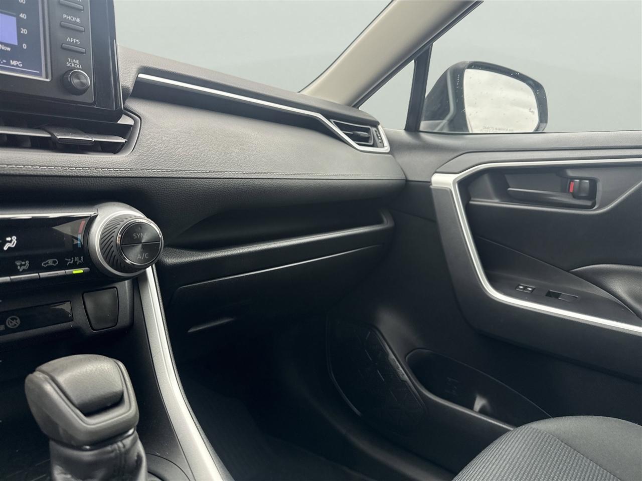 Toyota RAV4 Hybrid LE AWD (Natl) 2019