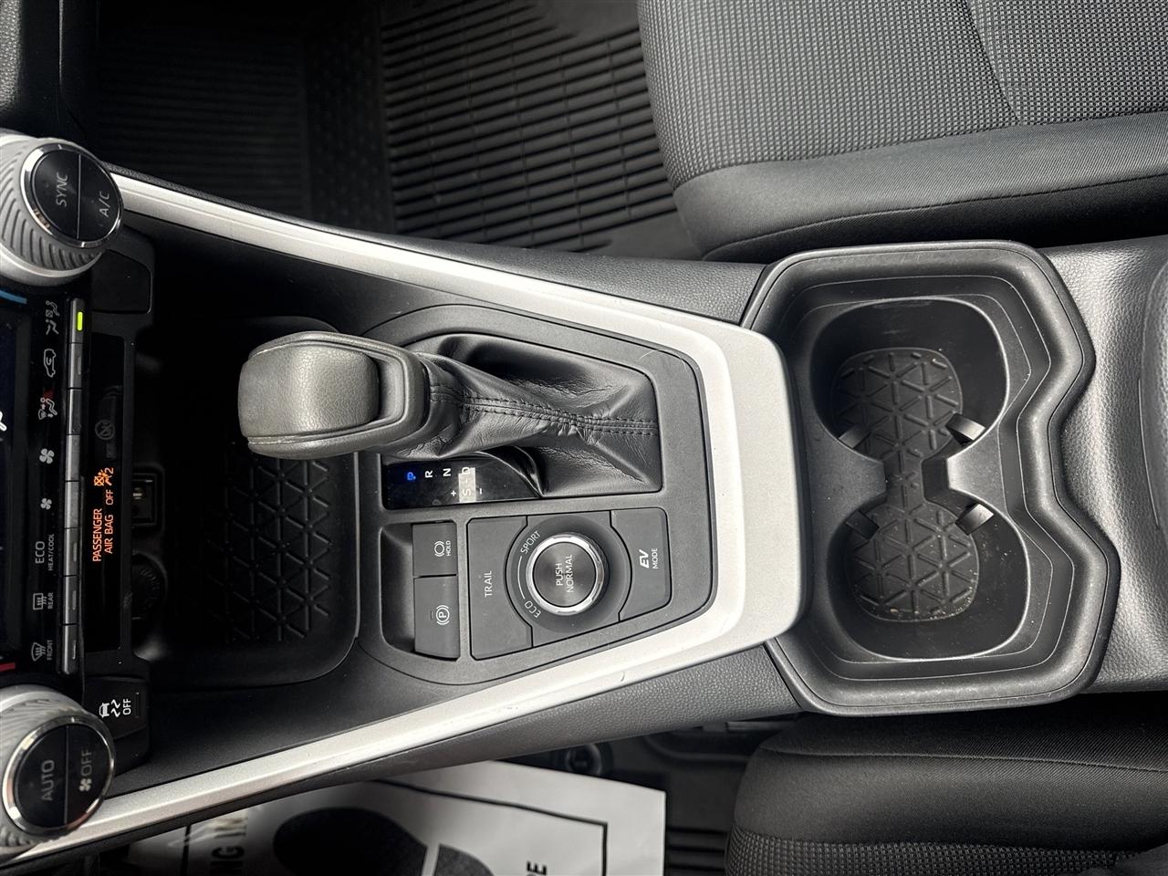 Toyota RAV4 Hybrid LE AWD (Natl) 2019
