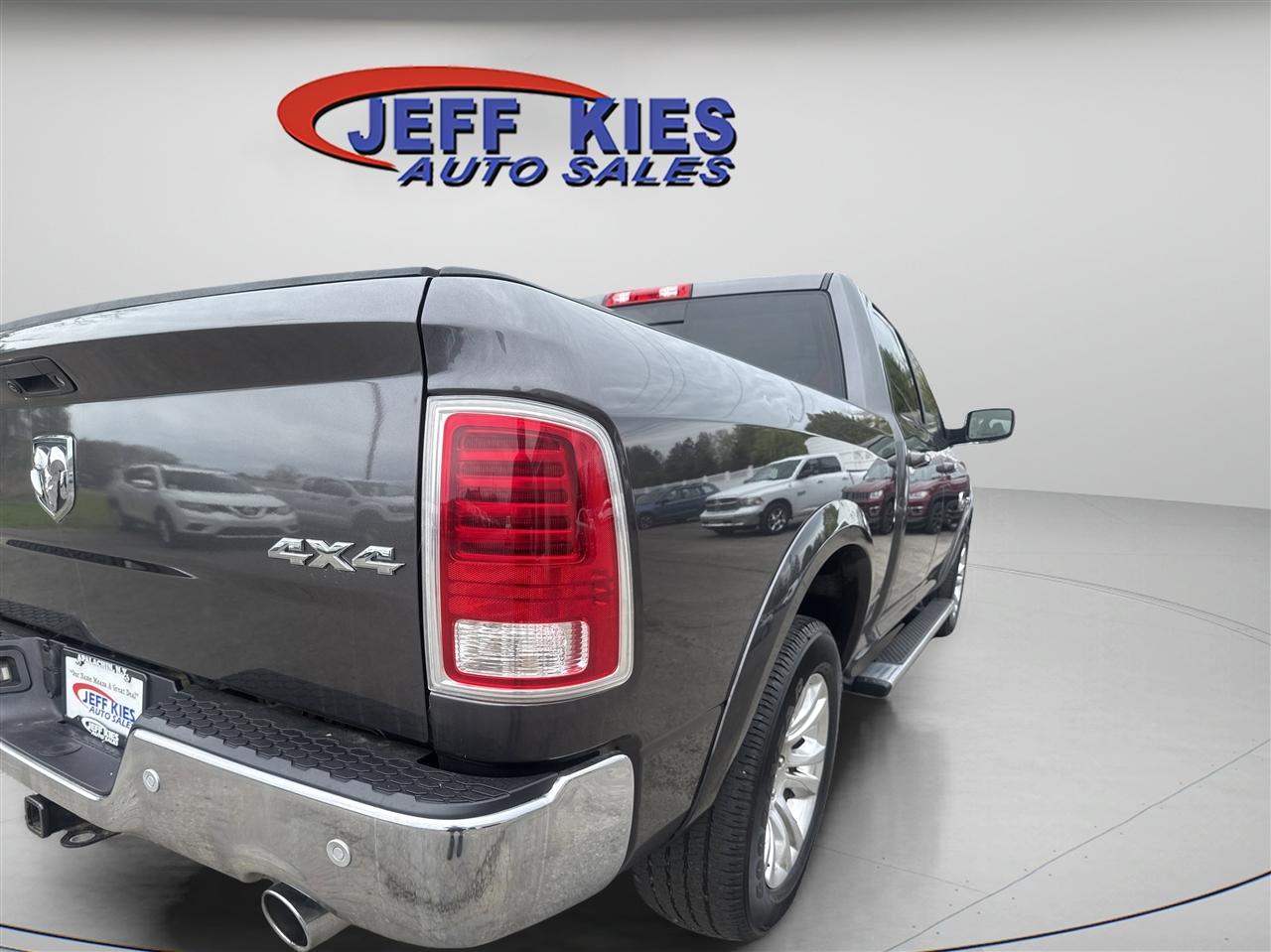 RAM 1500 Longhorn 4x4 Crew Cab 6'4" Box 2017